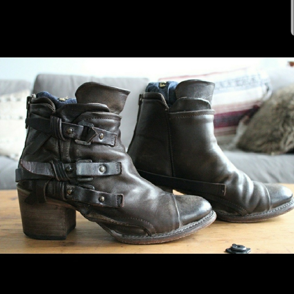 Freebird by Steven Circle booties in olive